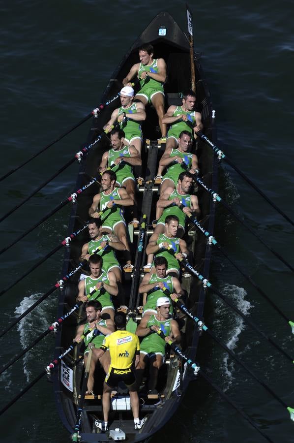 Kaiku gana en la ría de Bilbao