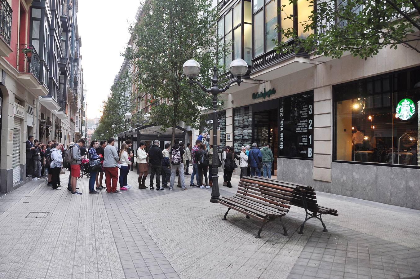 Starbucks ya echa humo en la Gran Vía de Bilbao
