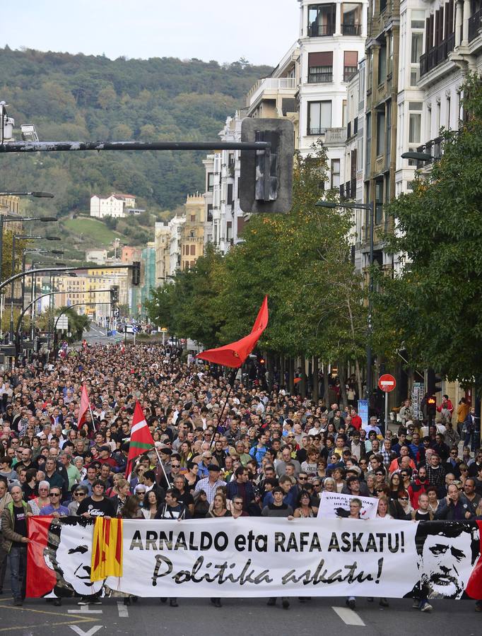 Miles de personas piden en San Sebastián la liberación de Otegi