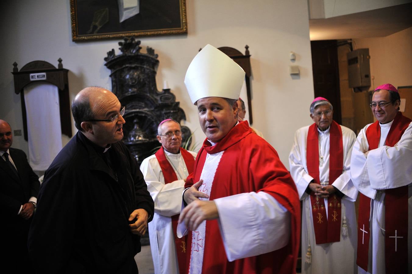 Los tres obispos vascos homenajean al centenario misionero Bittor Garaigordobil