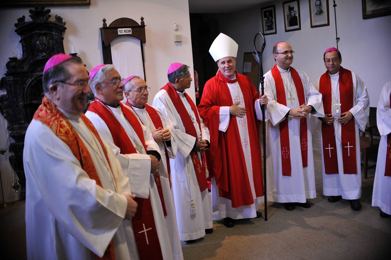 Los tres obispos vascos homenajean al centenario misionero Bittor Garaigordobil