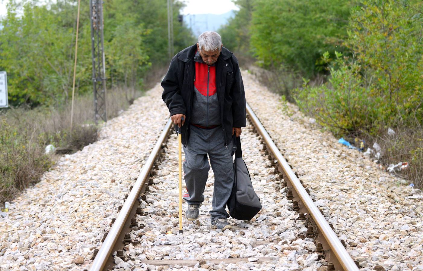Refugiados caminan hacia la esperanza