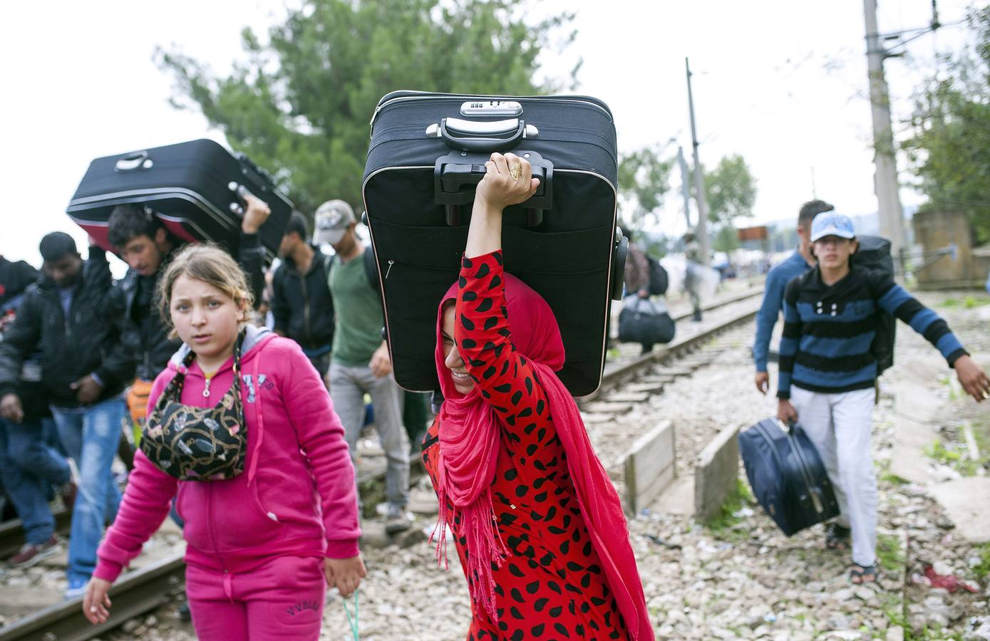 Refugiados caminan hacia la esperanza