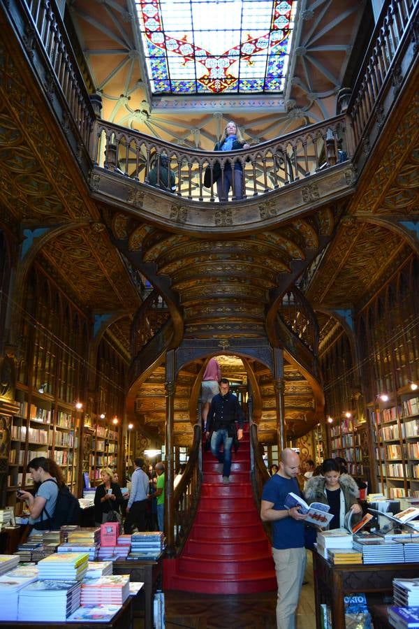 Oportoko liburutegi magikoa