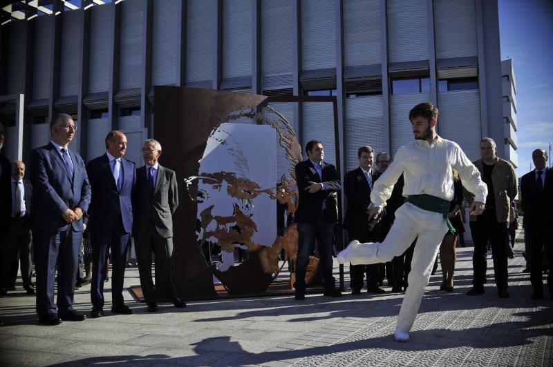 Azkuna ya tiene su primera estatua