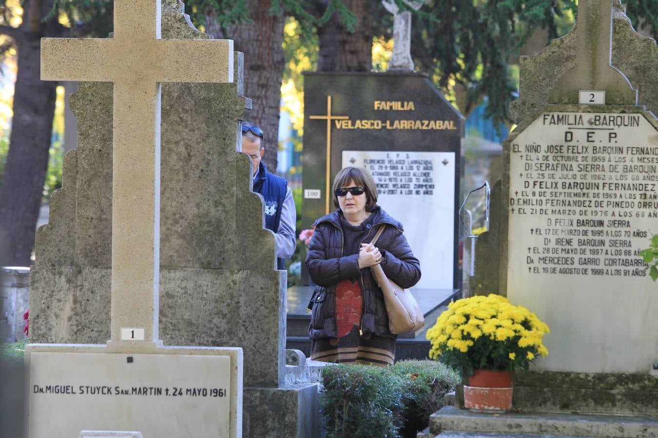 Los cementerios alaveses se llenan de flores y recuerdos