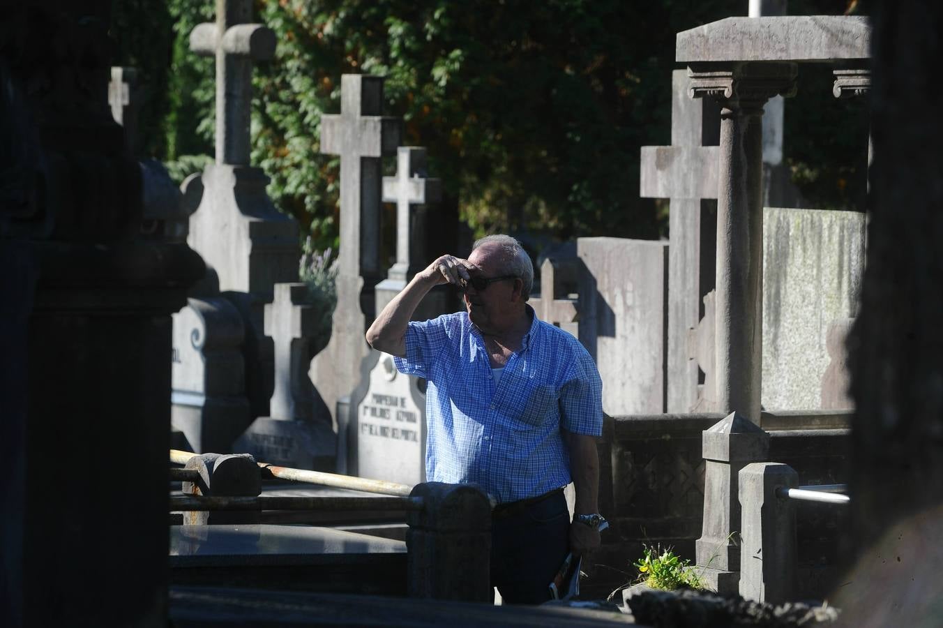 Día de Todos Los Santos en los cementerios vizcainos