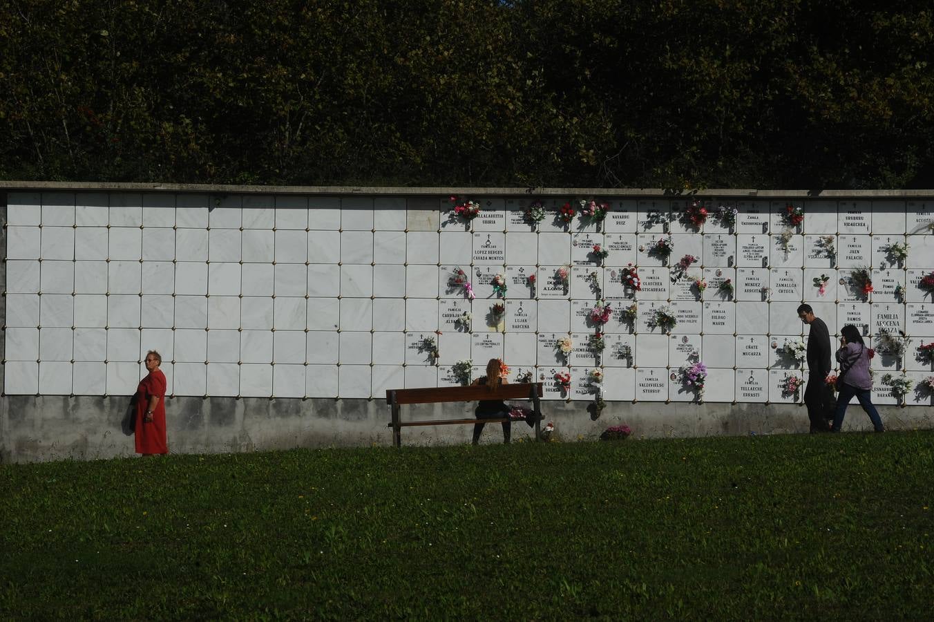 Día de Todos Los Santos en los cementerios vizcainos