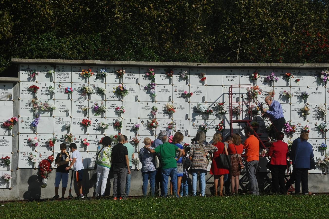Día de Todos Los Santos en los cementerios vizcainos