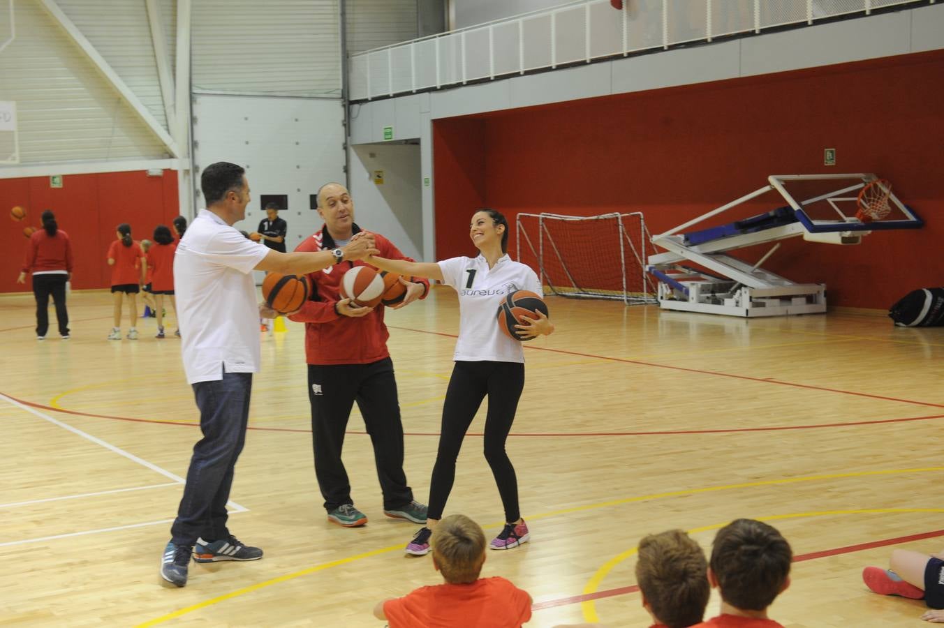 Almudena Cid e Induráin, con el deporte base en Vitoria