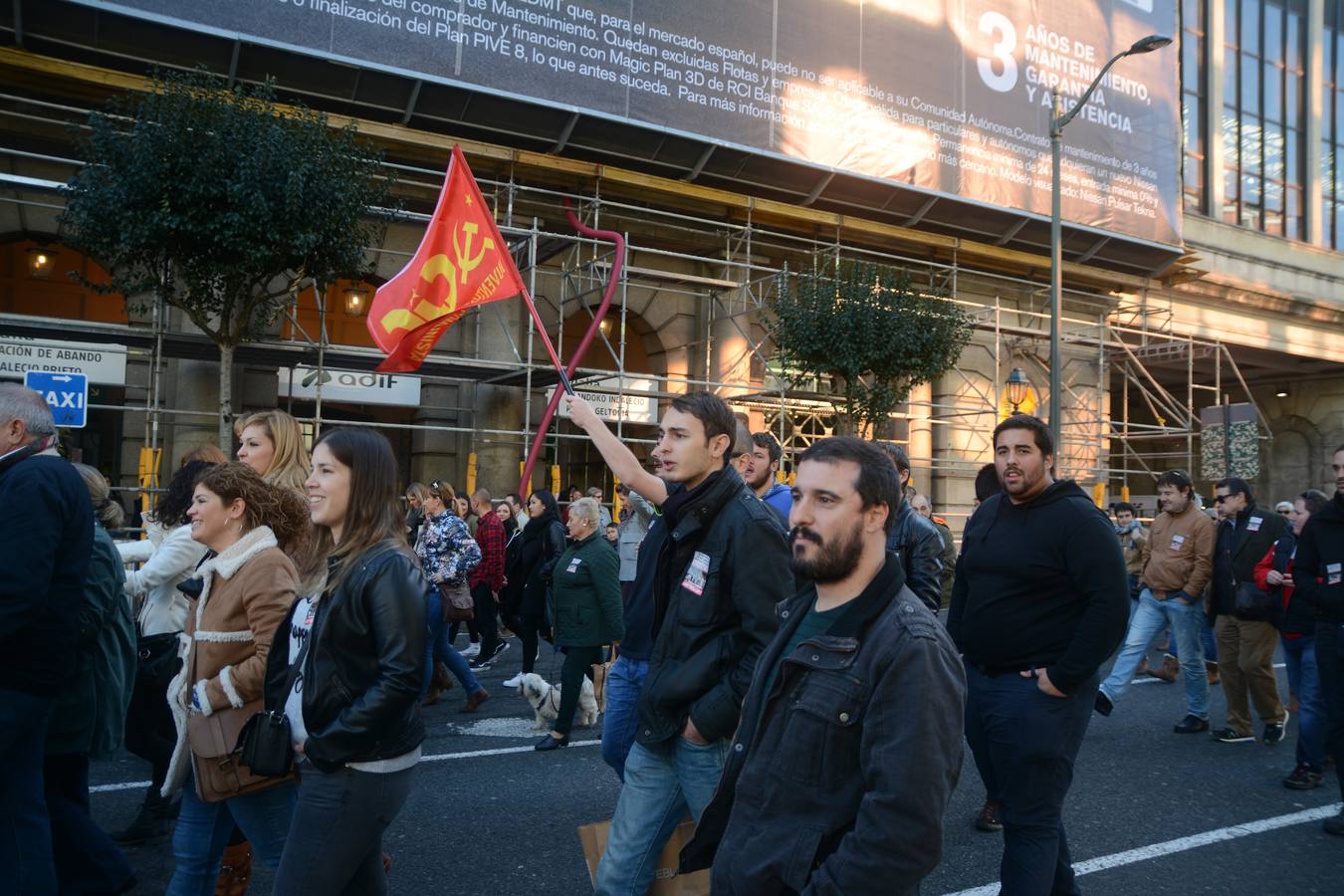 Miles de personas rechazan en Bilbao la apertura de comercios en festivos