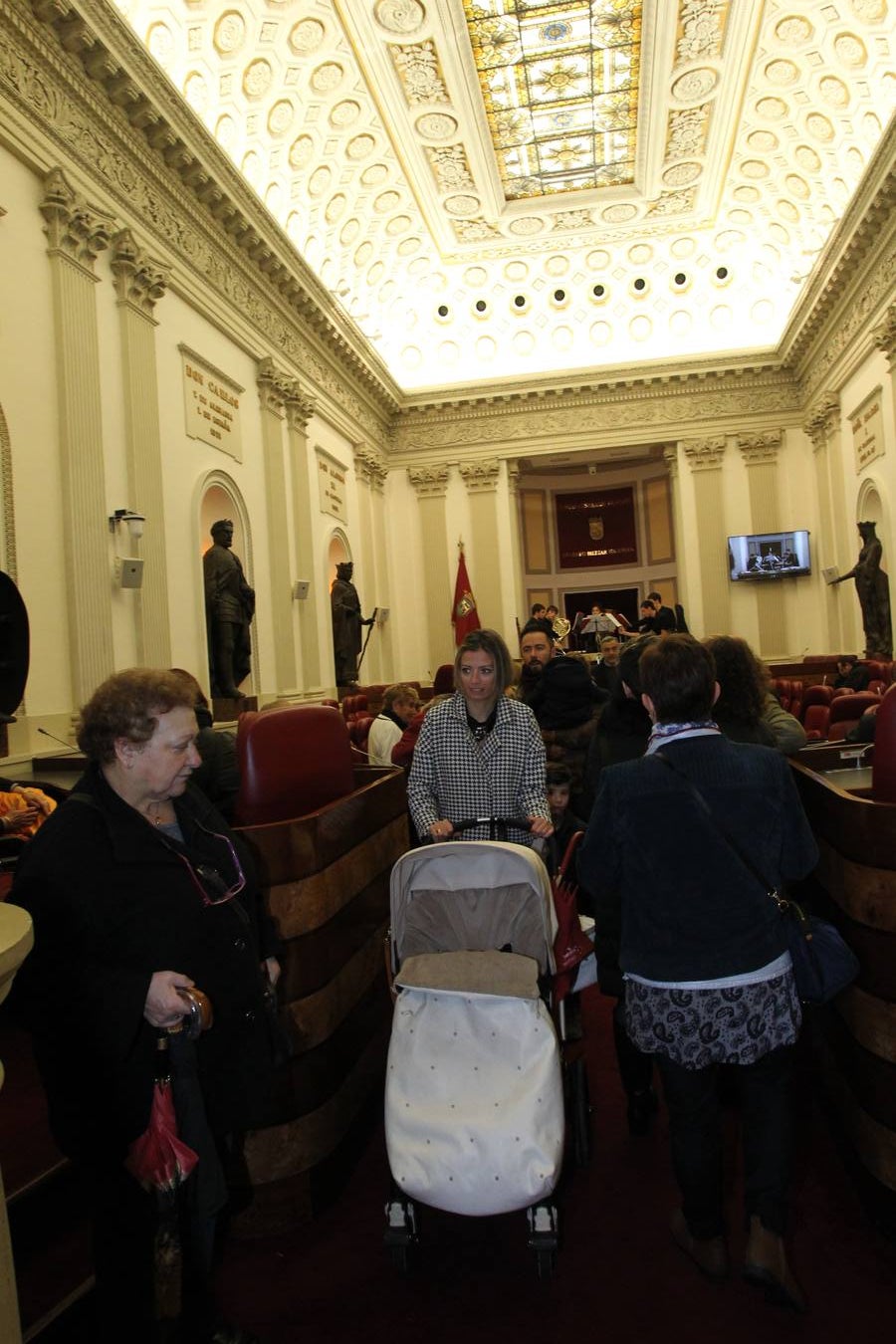 Fiesta en el parlamento de los alaveses