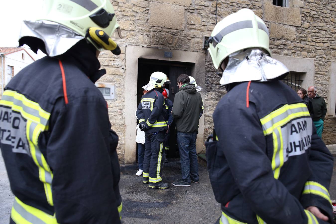 Fallece un hombre en un incendio en una casa en Tuesta