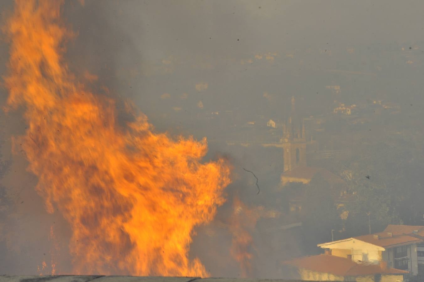 La lucha contra el fuego en Berango