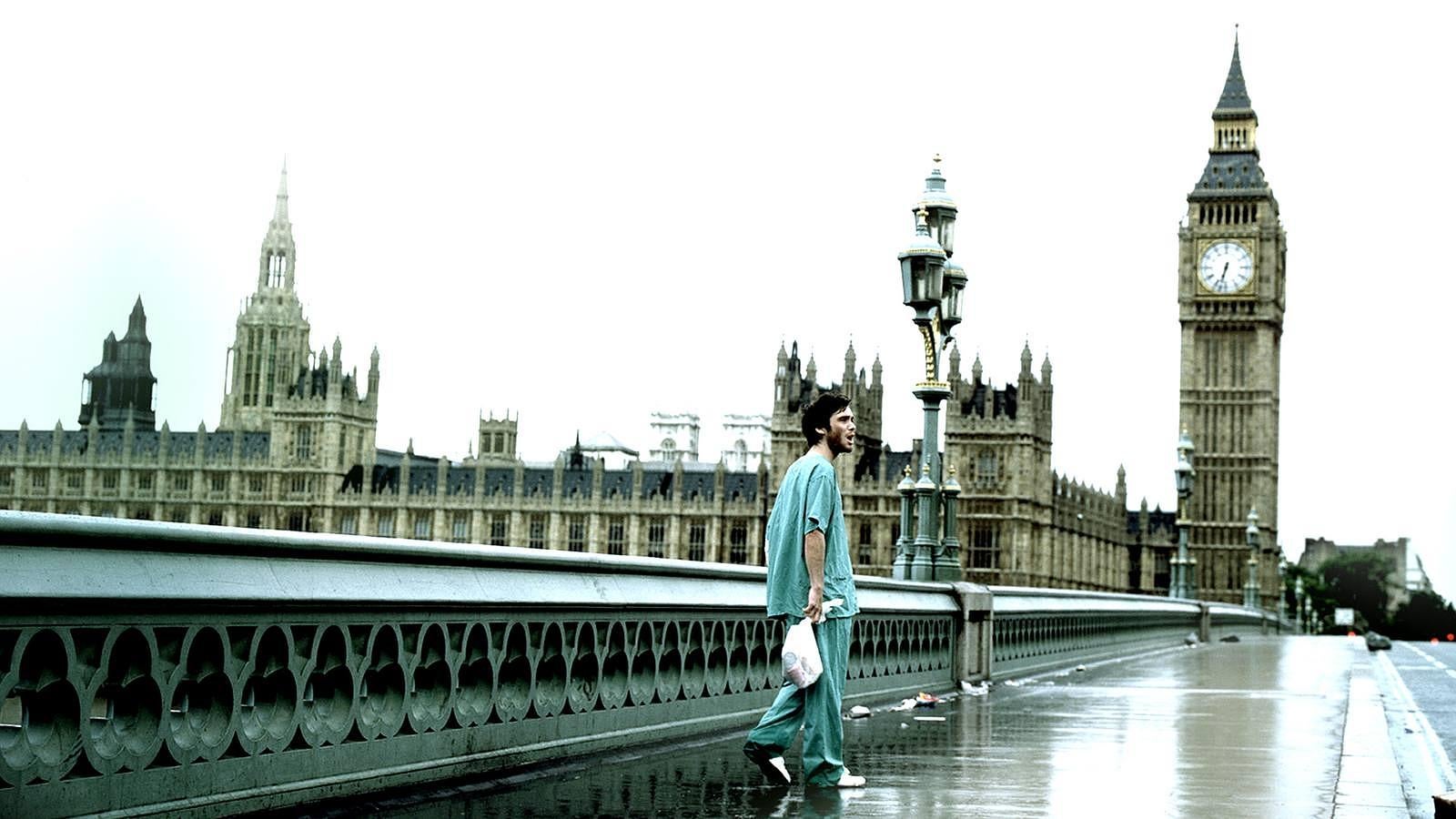 28 days later. Zombies y un mundo posapocalíptico fue la apuesta de Boyle en '28 days later' (2002). Con Cillian Murphy en el rol protagónico, la cinta narra la historia de un grupo de supervivientes en búsqueda de un refugio