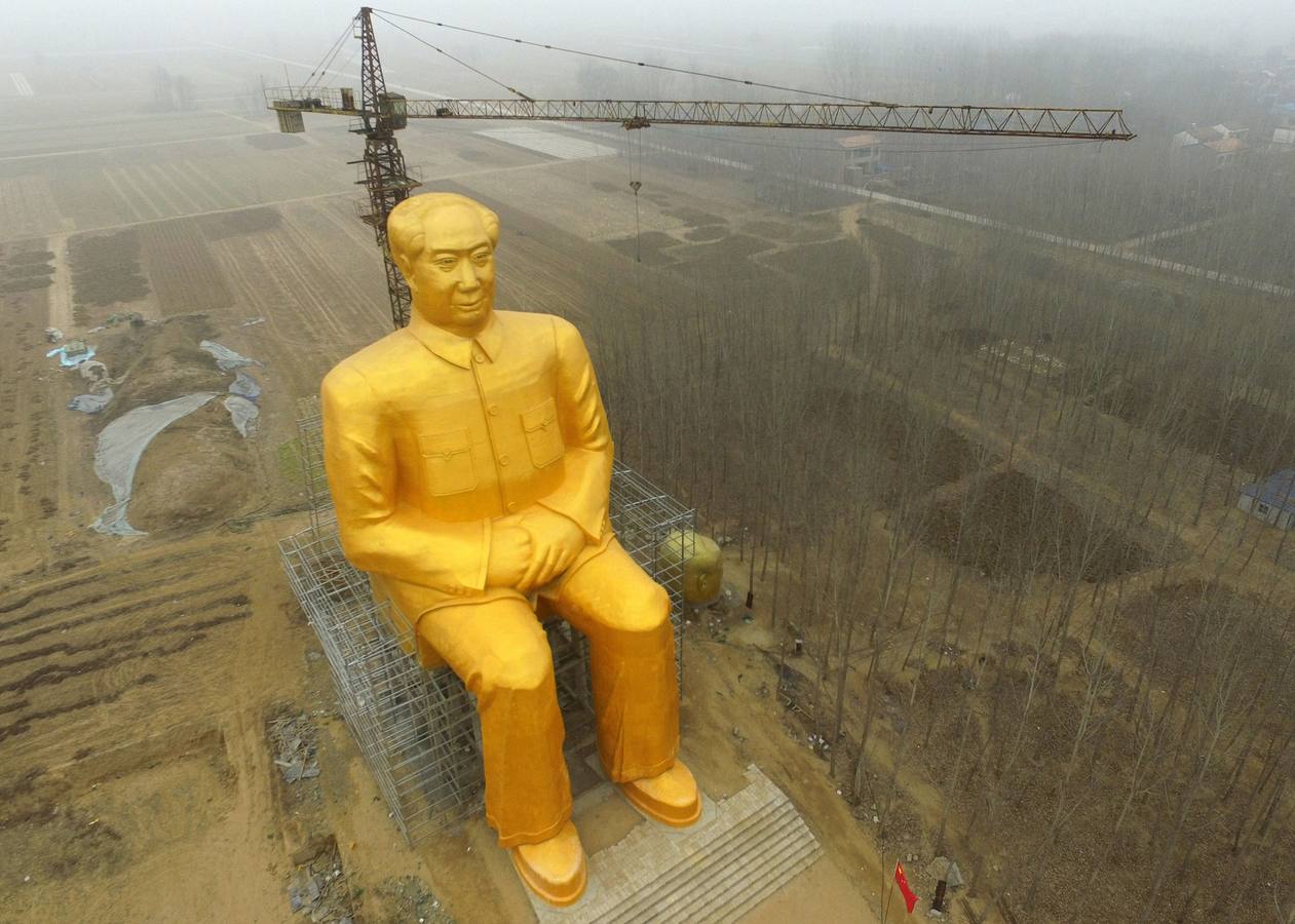 Así era la gigantesca estatua dorada de Mao