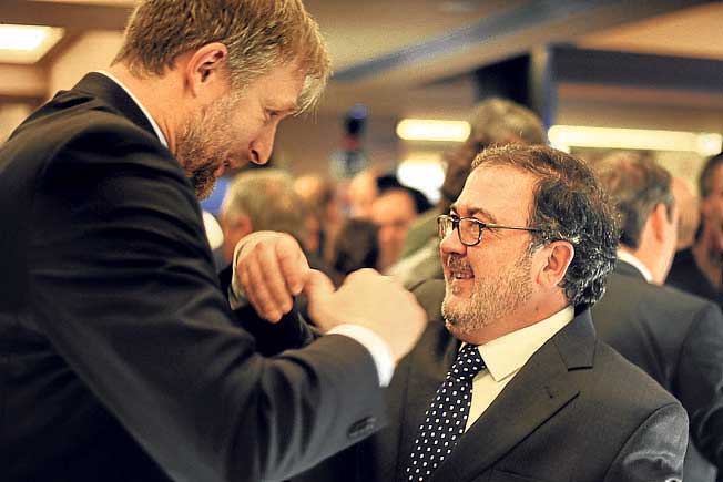 Pedja Savocic charlando con Patxi Herranz, presentador de la gala.