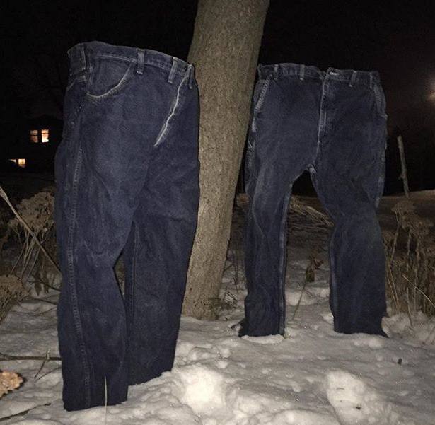 La última moda: congelar pantalones en plena calle