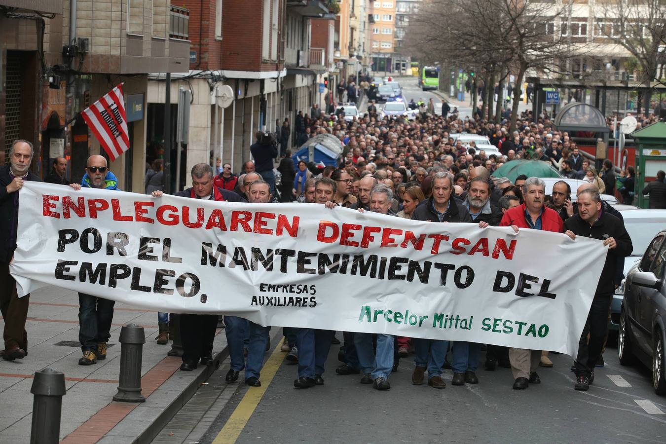 Trabajadores de la ACB de Sestao protestan por la &quot;parada temporal indefinida&quot;