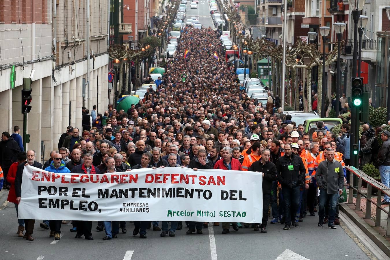 Trabajadores de la ACB de Sestao protestan por la &quot;parada temporal indefinida&quot;
