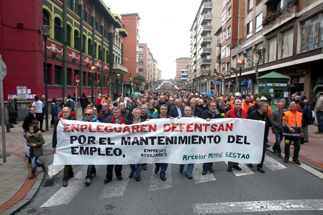 Trabajadores de la ACB de Sestao protestan por la &quot;parada temporal indefinida&quot;