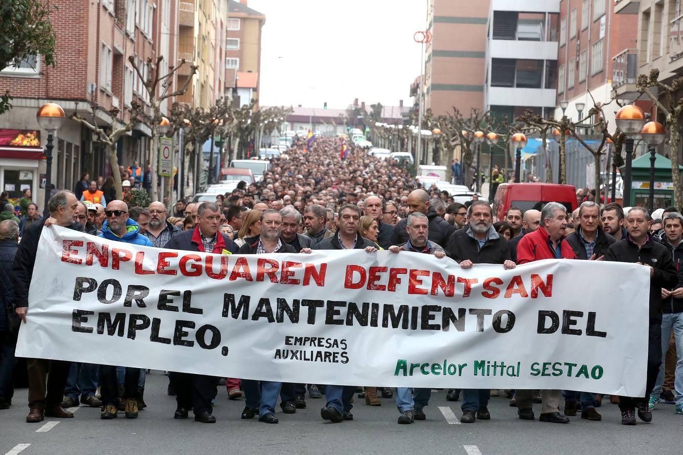 Trabajadores de la ACB de Sestao protestan por la &quot;parada temporal indefinida&quot;