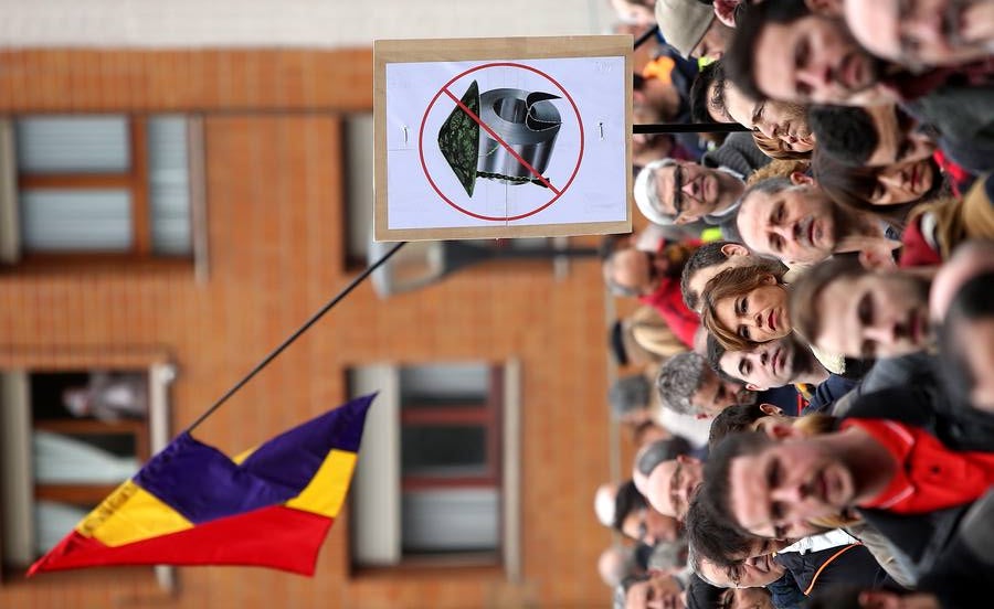 Trabajadores de la ACB de Sestao protestan por la &quot;parada temporal indefinida&quot;