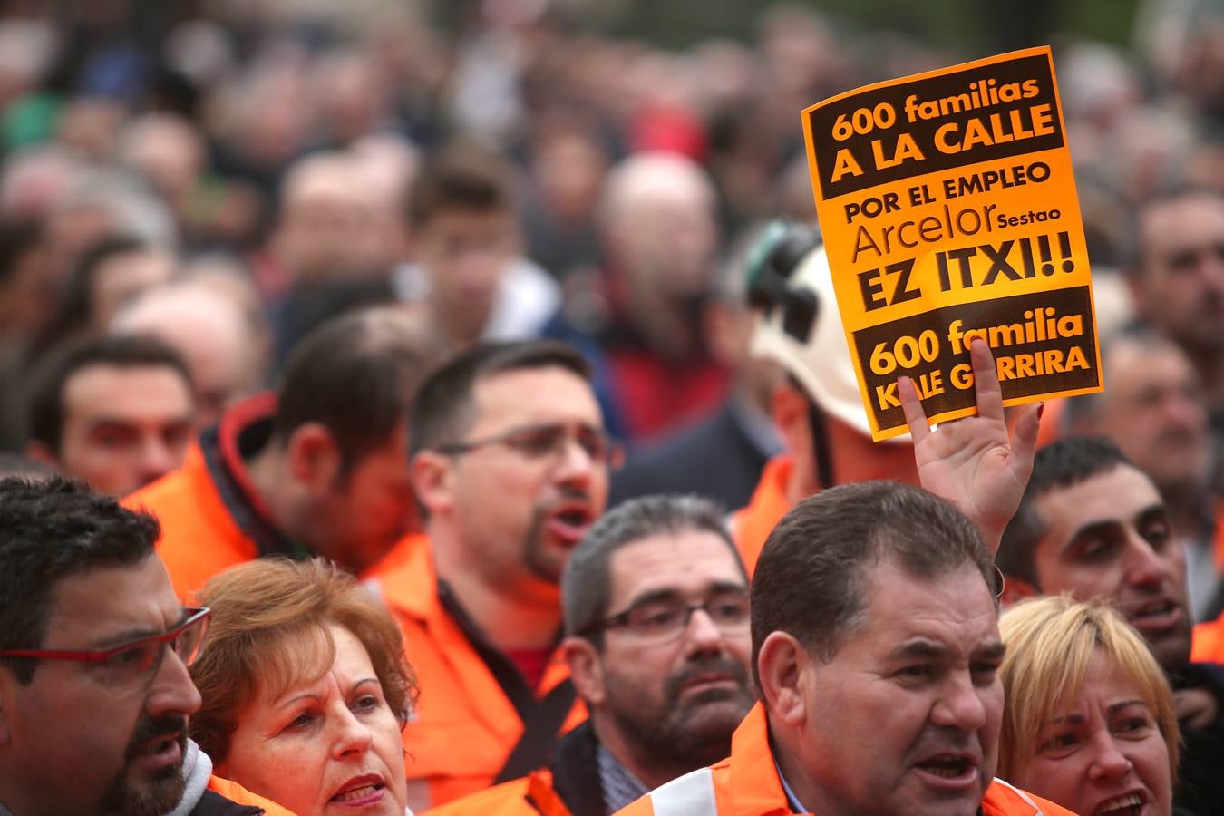 Trabajadores de la ACB de Sestao protestan por la &quot;parada temporal indefinida&quot;