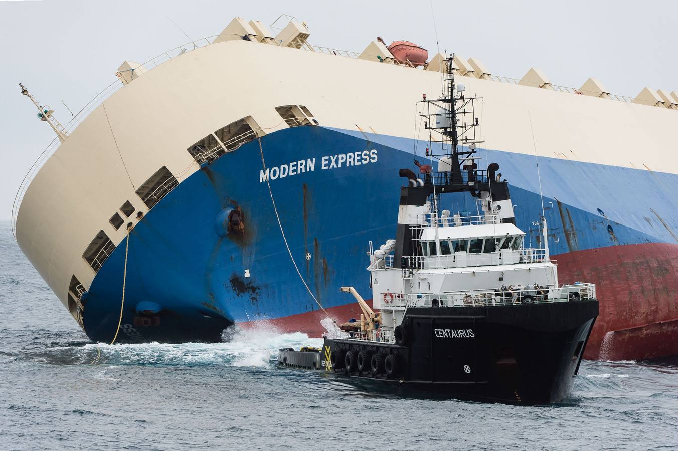 Así se está remolcando el carguero &#039;Modern Express&#039; hasta Bilbao