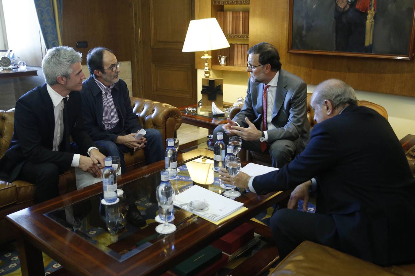 Octubre de 2014. Mariano Rajoy, presidente del Gobierno, se reúne con el padre de Hodei Egiluz, y les ofrece «todos los medios» para buscarle.