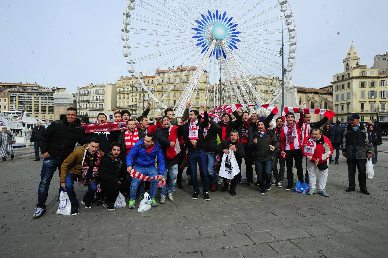 Los hinchas del Athletic toman el Puerto Viejo de Marsella