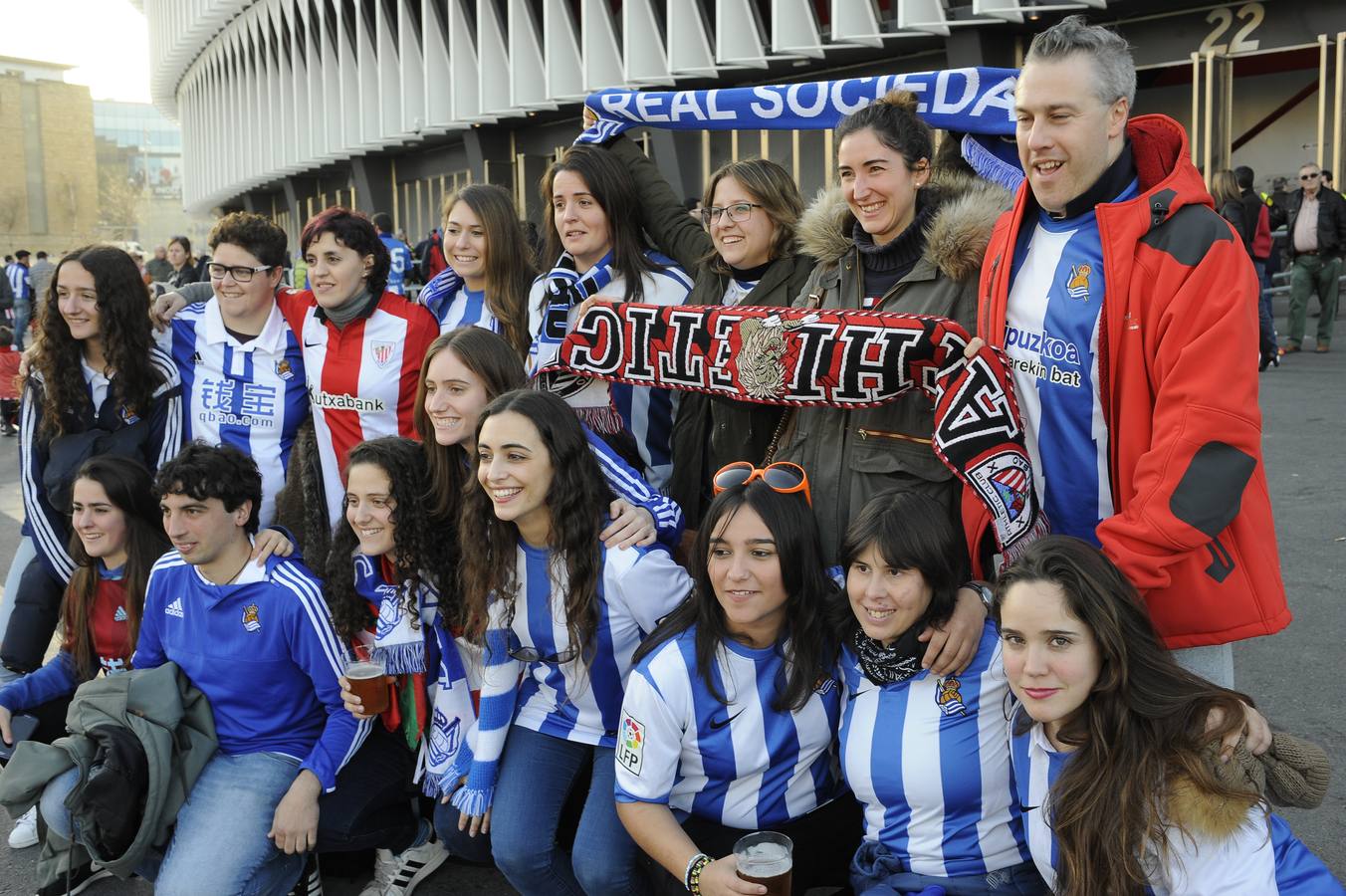 Buen ambiente en las calles de Bilbao antes del berdi