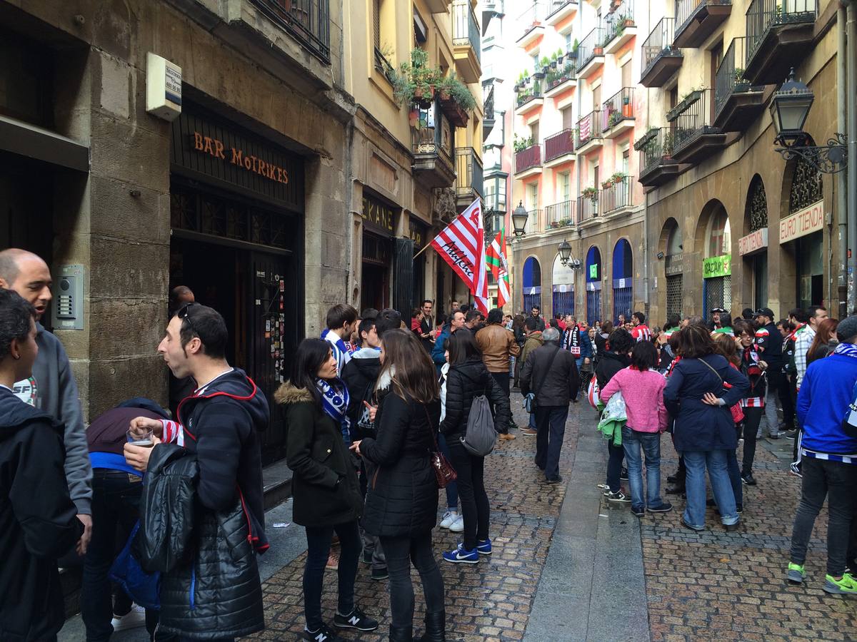 Buen ambiente en las calles de Bilbao antes del berdi