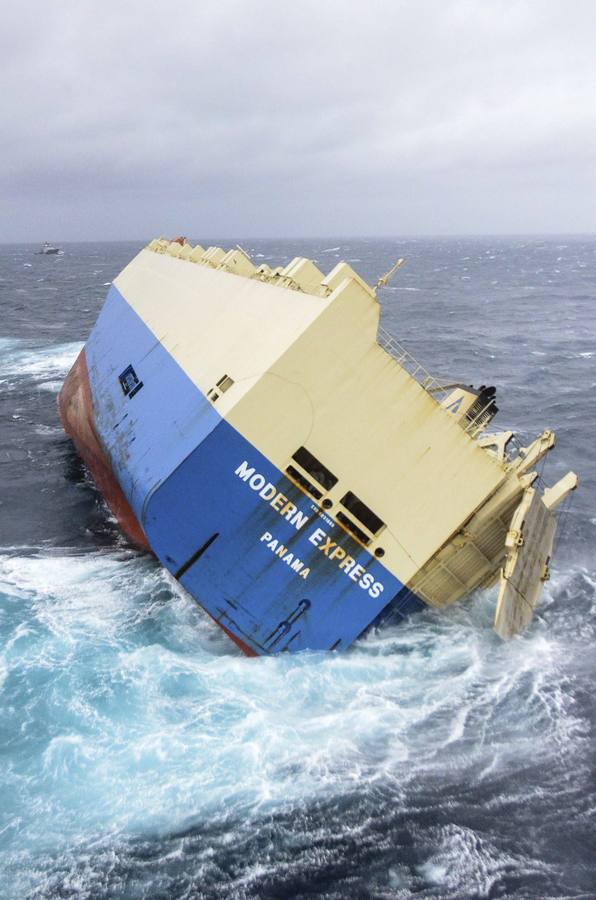 Así ha sido el recorrido del &#039;Modern Express&#039; hasta quedar &#039;enderezado&#039; en el Puerto de Bilbao