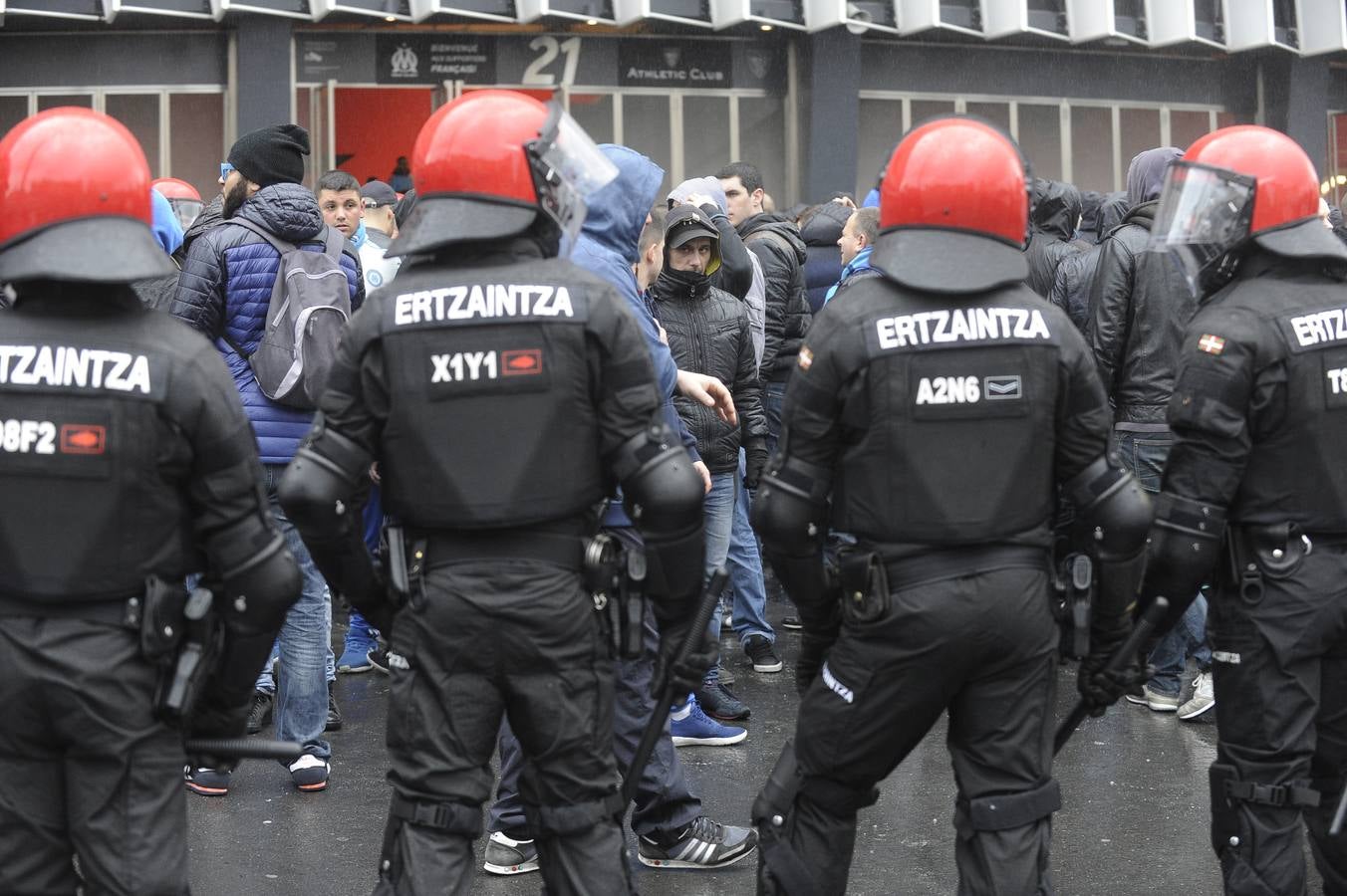 Cinco detenidos en la batalla campal entre los hinchas del Marsella y el Athletic