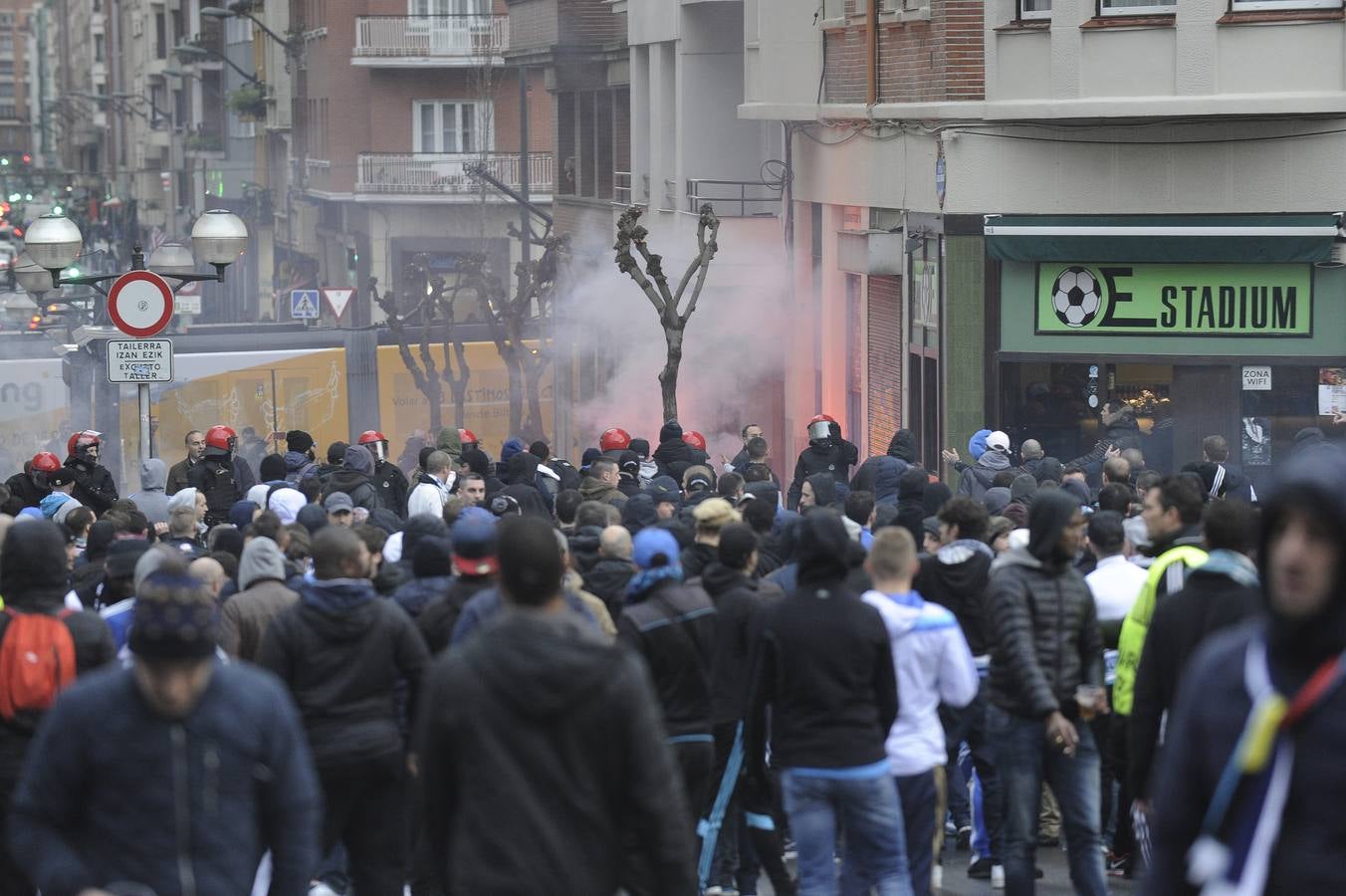 Cinco detenidos en la batalla campal entre los hinchas del Marsella y el Athletic