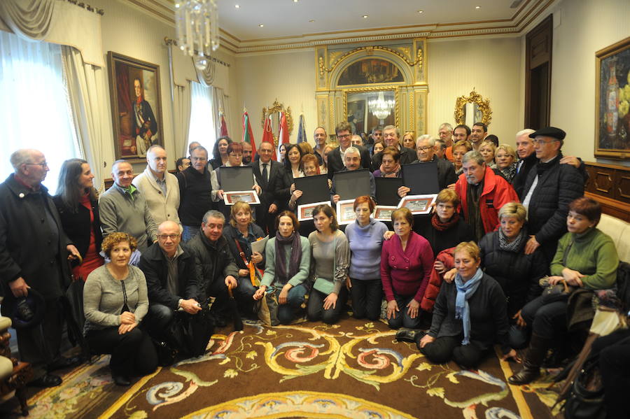 Homenaje en el Ayuntamiento a los familiares del 3 de Marzo