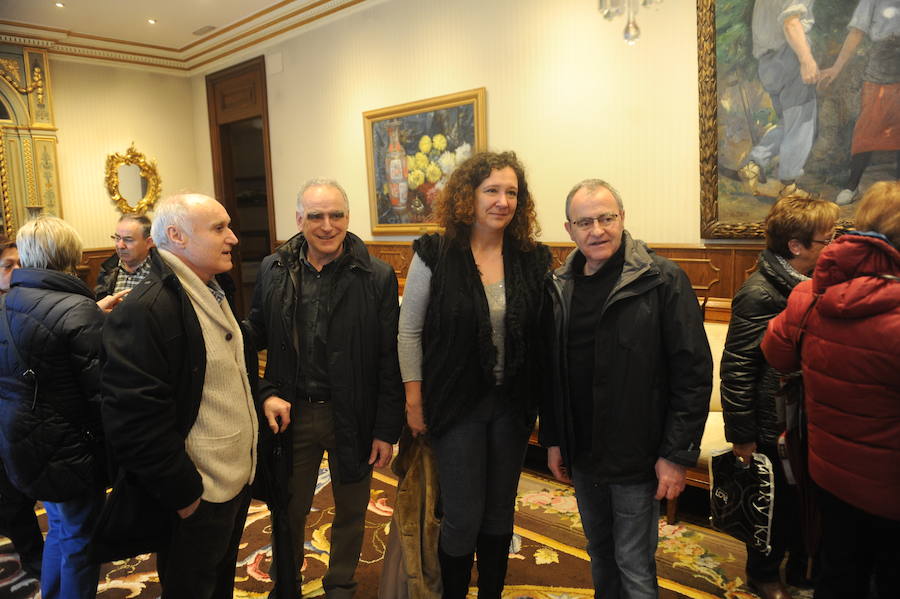 Homenaje en el Ayuntamiento a los familiares del 3 de Marzo