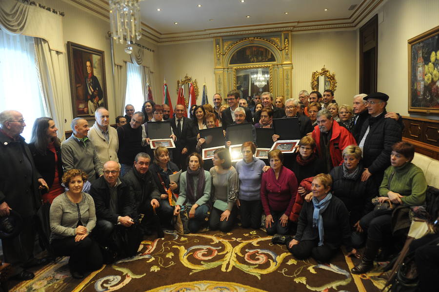 Homenaje en el Ayuntamiento a los familiares del 3 de Marzo