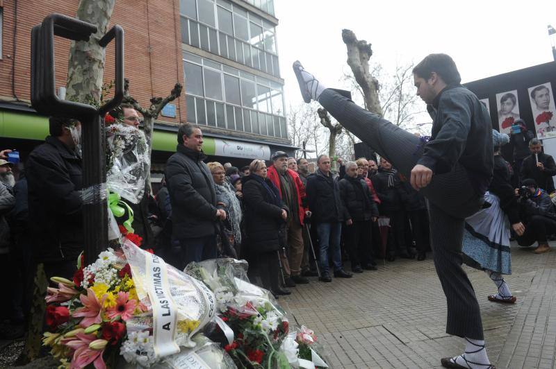Homenaje a las víctimas del Tres de Marzo en Zaramaga