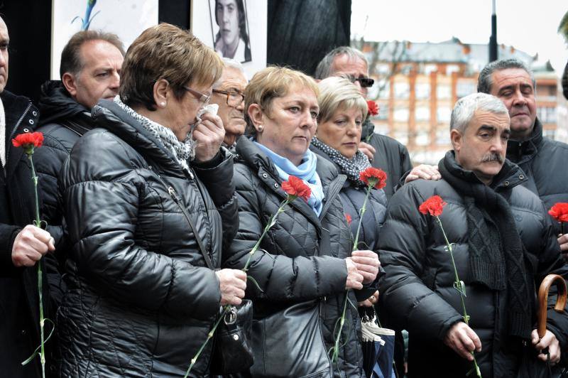 Homenaje a las víctimas del Tres de Marzo en Zaramaga