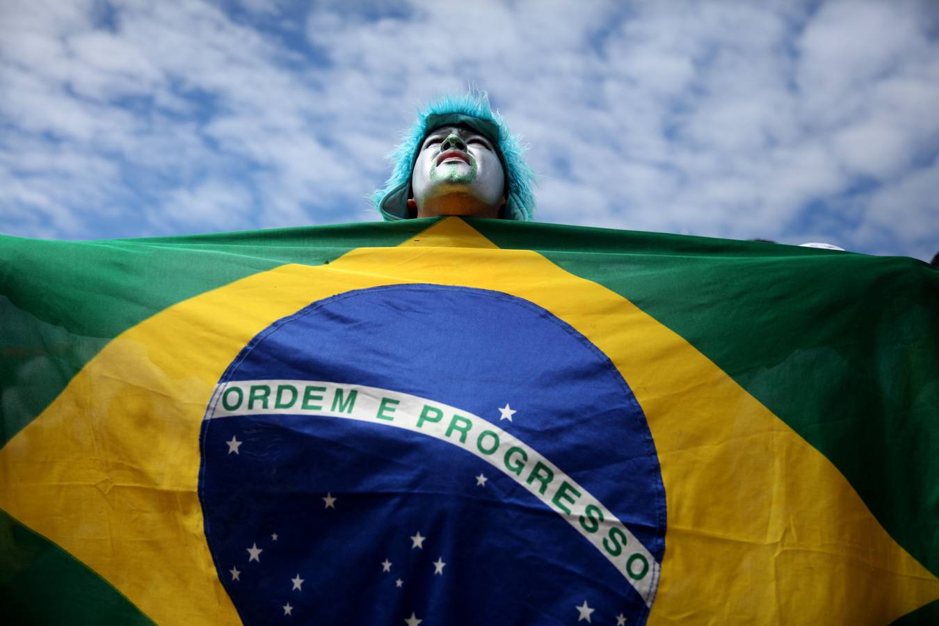 Miles de brasileños se manifiestan contra Rousseff