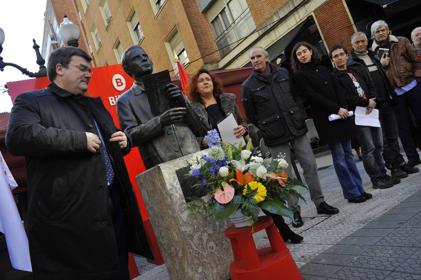 Los versos de Blas de Otero resuenan en Bilbao en el centenario del poeta