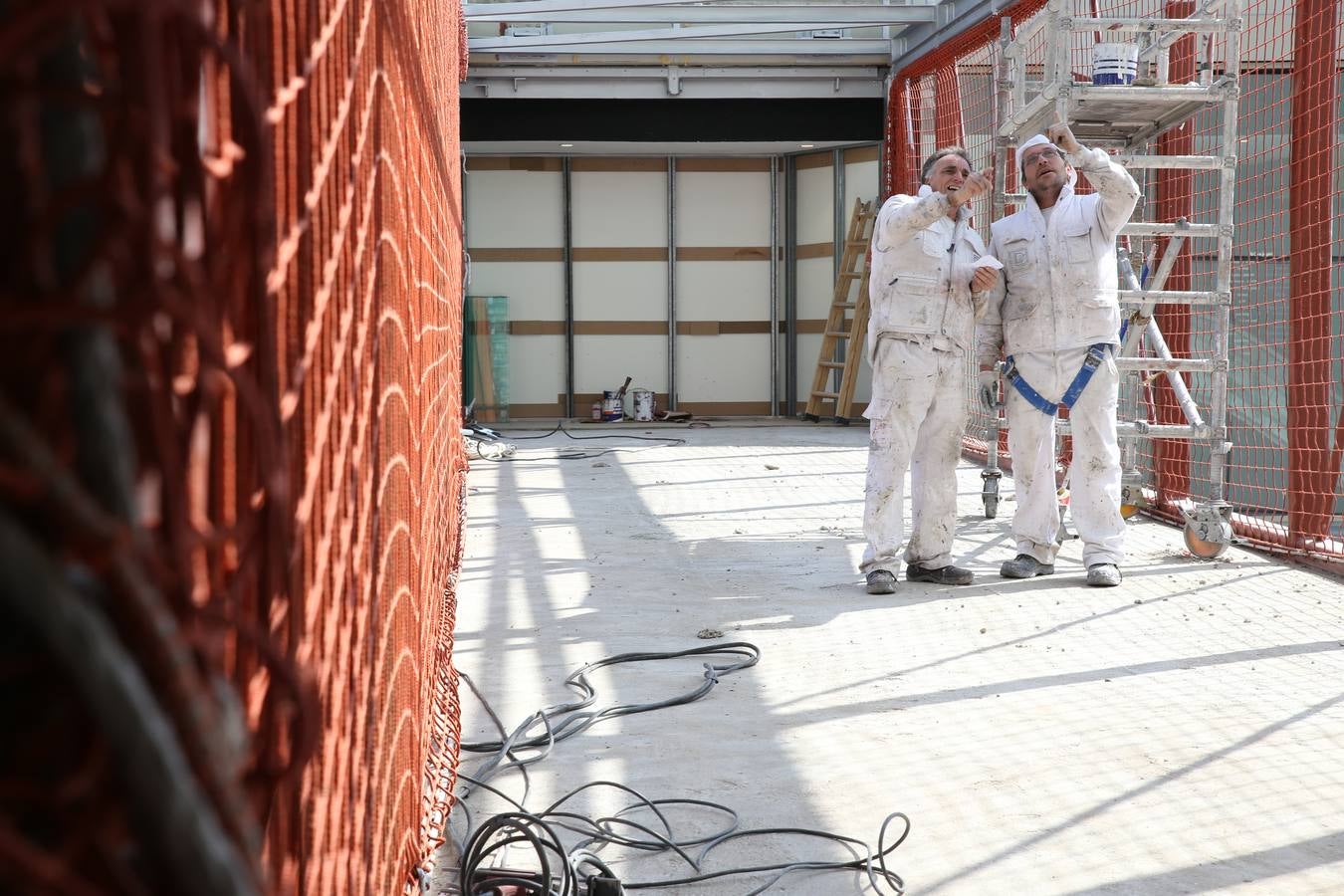 Instalación de la pasarela de El Corte Inglés