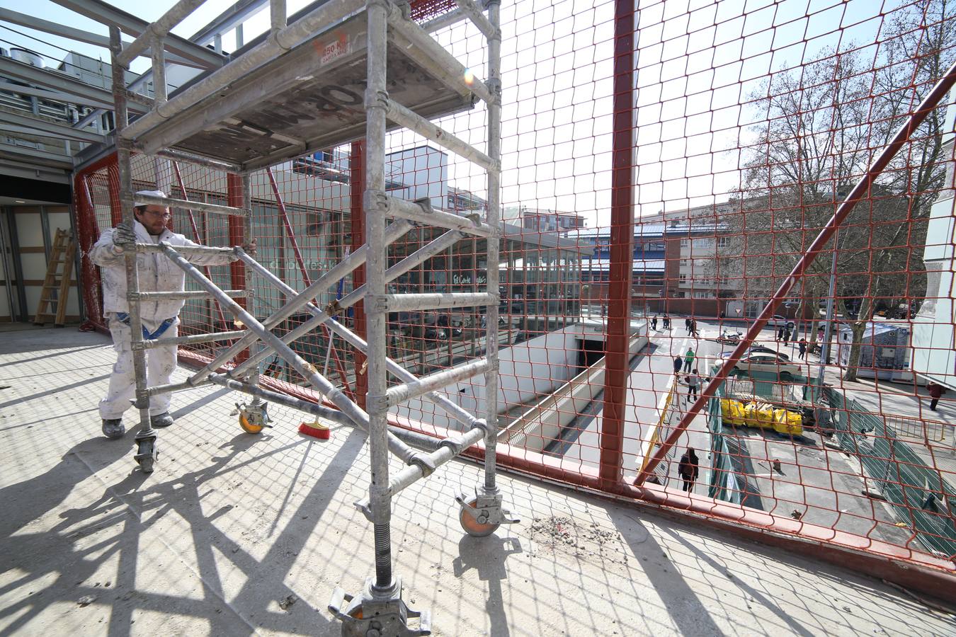 Instalación de la pasarela de El Corte Inglés