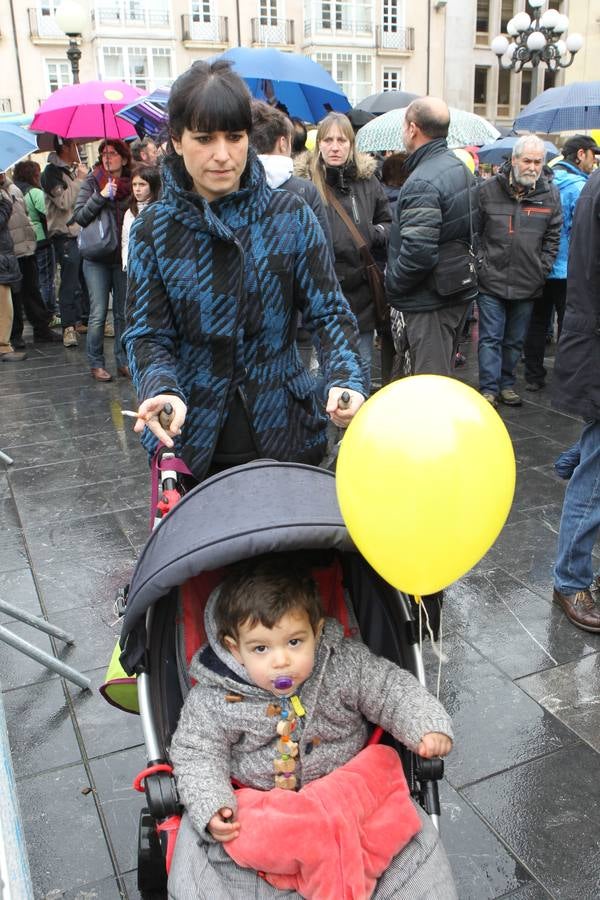 Un centenar de colectivos exigen en Vitoria el cierre definitivo de Garoña