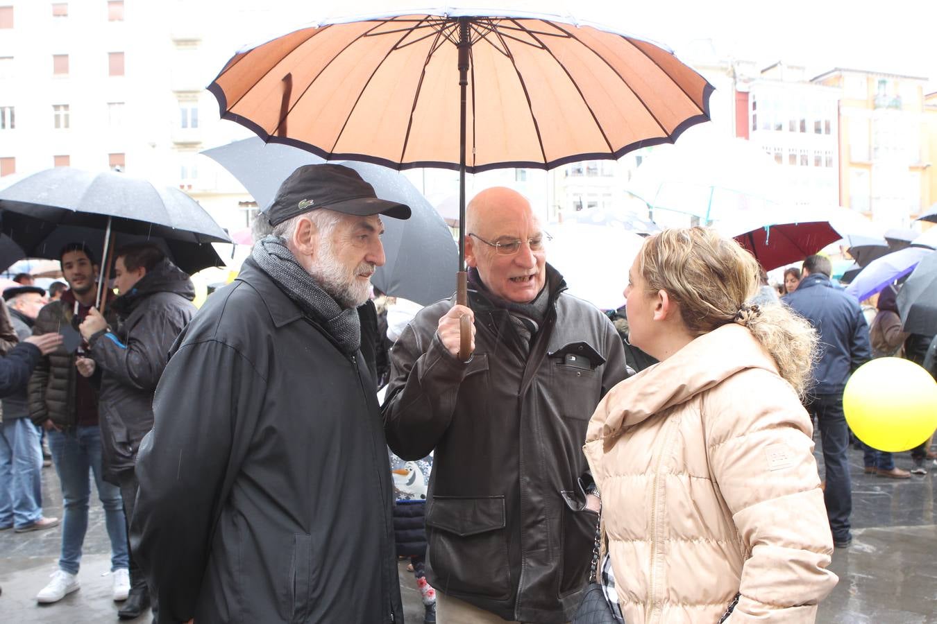 Un centenar de colectivos exigen en Vitoria el cierre definitivo de Garoña