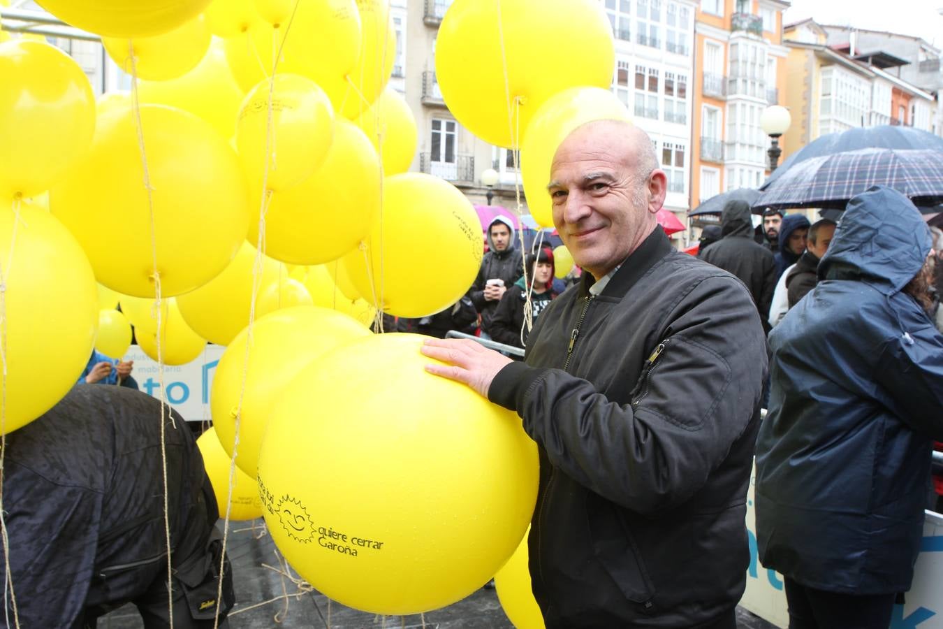 Un centenar de colectivos exigen en Vitoria el cierre definitivo de Garoña