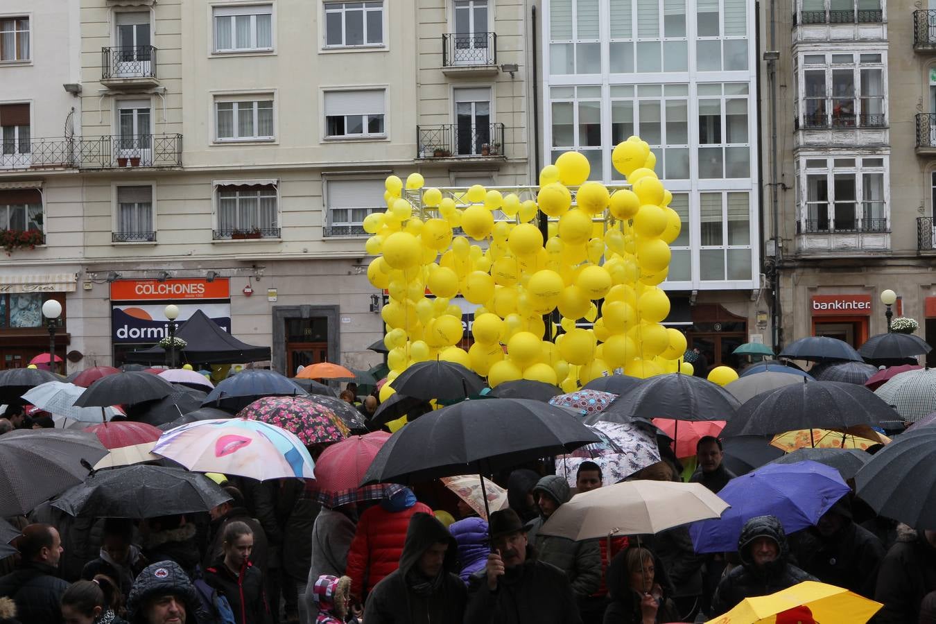 Un centenar de colectivos exigen en Vitoria el cierre definitivo de Garoña