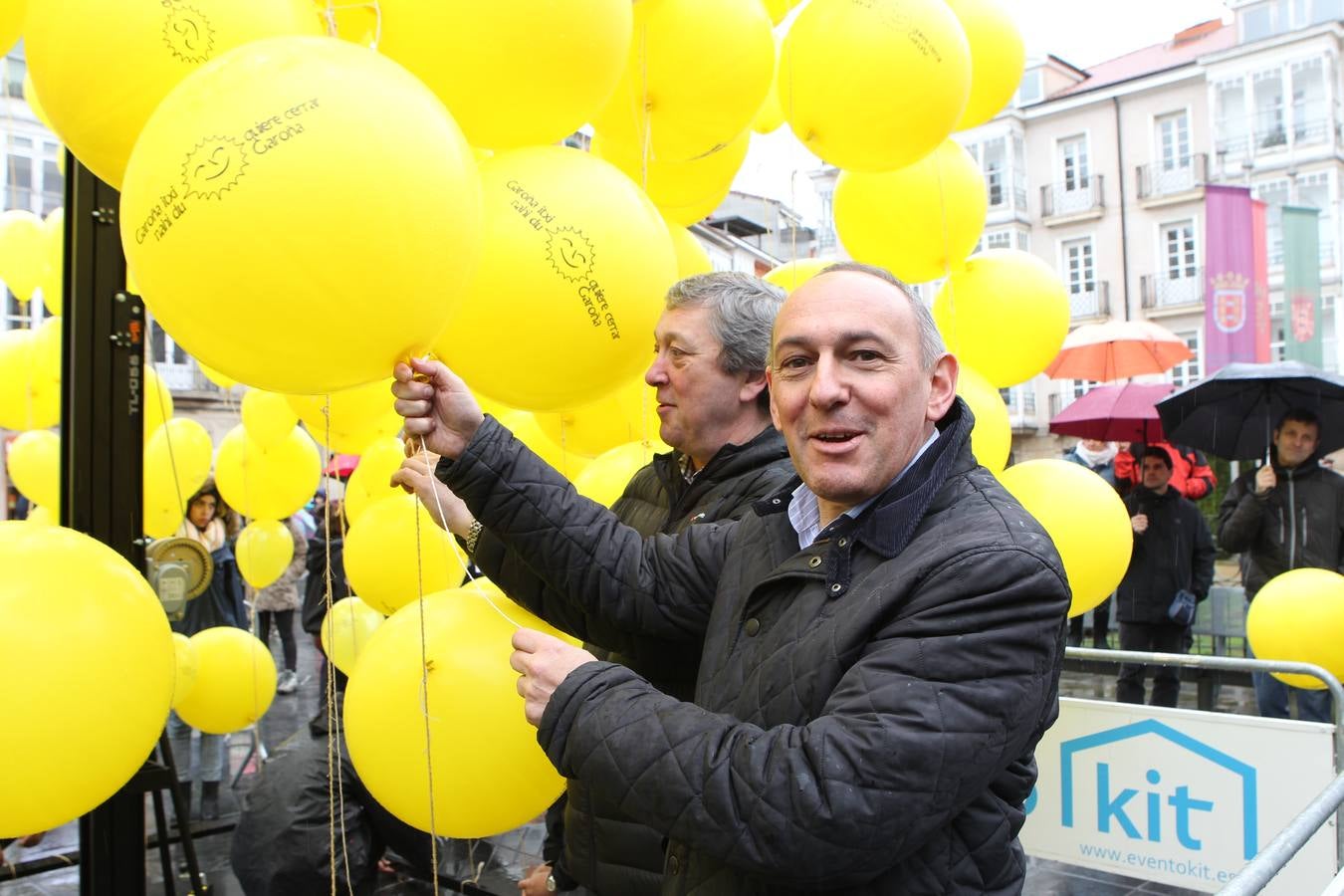 Un centenar de colectivos exigen en Vitoria el cierre definitivo de Garoña